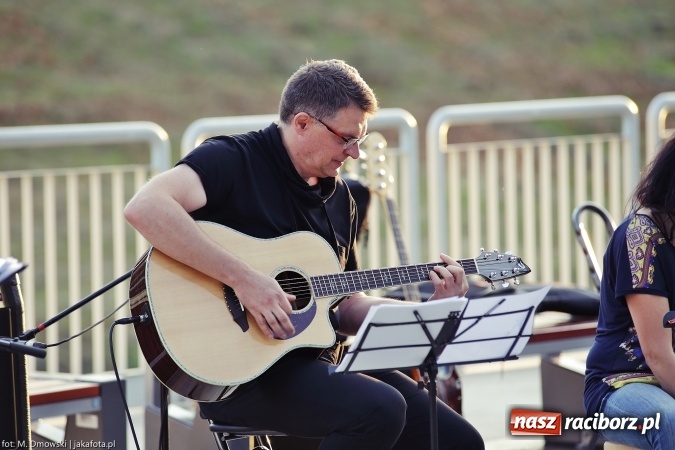 Zdjęcie w galerii na portalu naszraciborz.pl: Piosenka szantowa zabrzmiała na przystani&nbsp; wiadomości z regionu