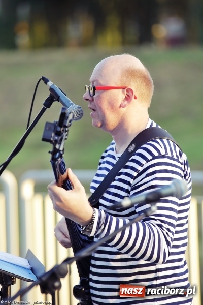 Zdjęcie w galerii na portalu naszraciborz.pl: Piosenka szantowa zabrzmiała na przystani&nbsp; wiadomości z regionu