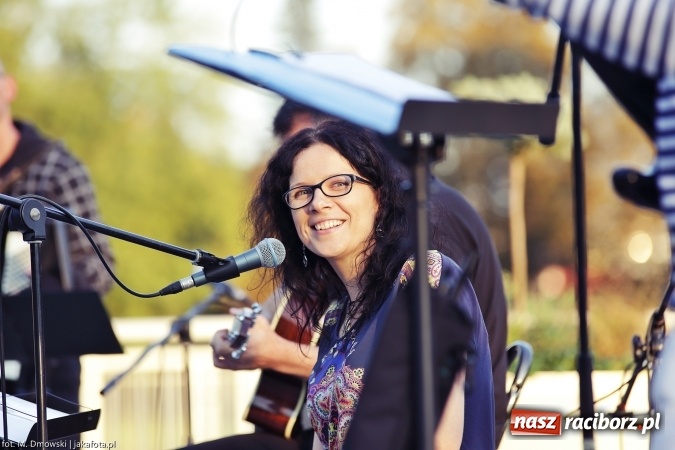 Zdjęcie w galerii na portalu naszraciborz.pl: Piosenka szantowa zabrzmiała na przystani&nbsp; wiadomości z regionu