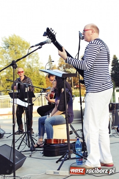 Zdjęcie w galerii na portalu naszraciborz.pl: Piosenka szantowa zabrzmiała na przystani&nbsp; wiadomości z regionu