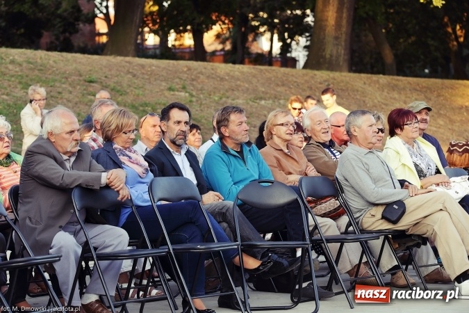 Zdjęcie w galerii na portalu naszraciborz.pl: Piosenka szantowa zabrzmiała na przystani&nbsp; wiadomości z regionu