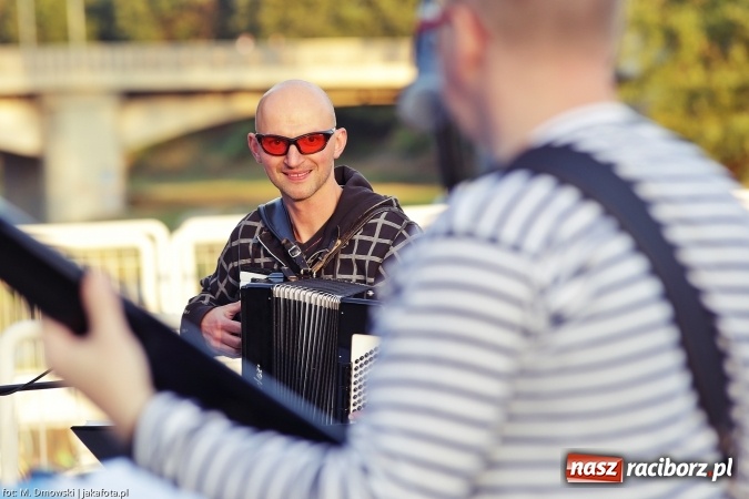 Zdjęcie w galerii na portalu naszraciborz.pl: Piosenka szantowa zabrzmiała na przystani&nbsp; wiadomości z regionu
