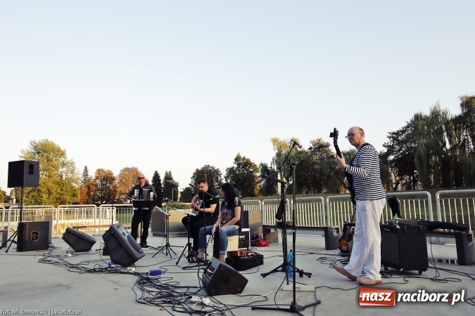 Zdjęcie w galerii na portalu naszraciborz.pl: Piosenka szantowa zabrzmiała na przystani&nbsp; wiadomości z regionu
