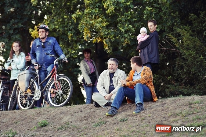 Zdjęcie w galerii na portalu naszraciborz.pl: Piosenka szantowa zabrzmiała na przystani&nbsp; wiadomości z regionu