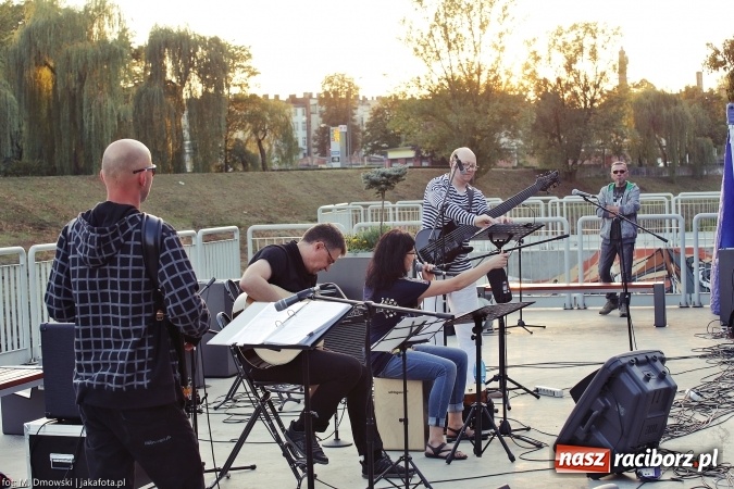Zdjęcie w galerii na portalu naszraciborz.pl: Piosenka szantowa zabrzmiała na przystani&nbsp; wiadomości z regionu