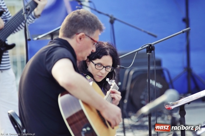 Zdjęcie w galerii na portalu naszraciborz.pl: Piosenka szantowa zabrzmiała na przystani&nbsp; wiadomości z regionu