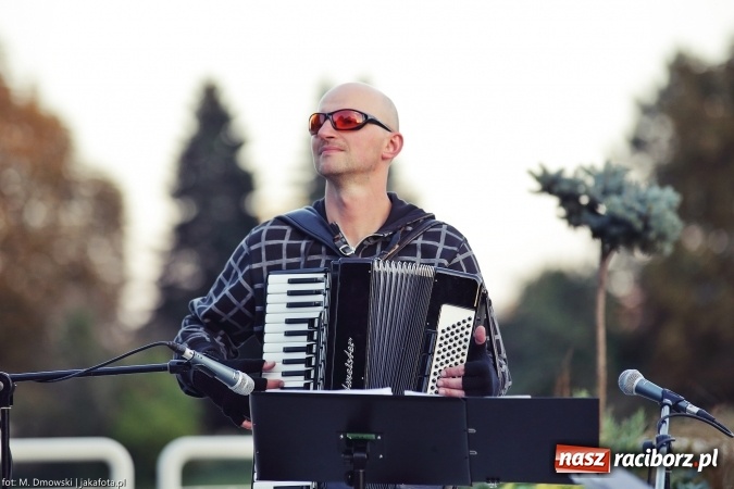 Zdjęcie w galerii na portalu naszraciborz.pl: Piosenka szantowa zabrzmiała na przystani&nbsp; wiadomości z regionu