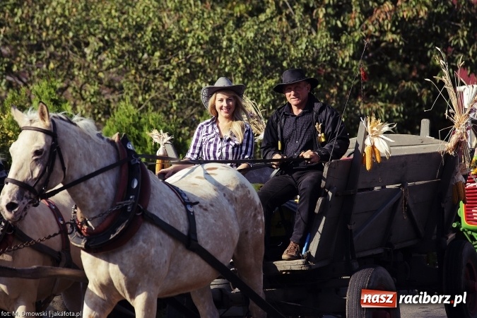 Zdjęcie w galerii na portalu naszraciborz.pl: Dożynki 2015 - parafia Łubowice świętuje w Brzeźnicy wiadomości z regionu