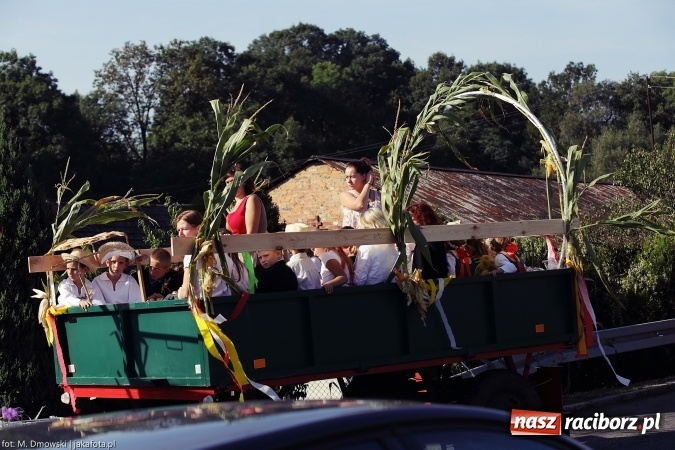 Zdjęcie w galerii na portalu naszraciborz.pl: Dożynki 2015 - parafia Łubowice świętuje w Brzeźnicy wiadomości z regionu