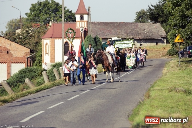 Zdjęcie w galerii na portalu naszraciborz.pl: Dożynki 2015 - parafia Łubowice świętuje w Brzeźnicy wiadomości z regionu