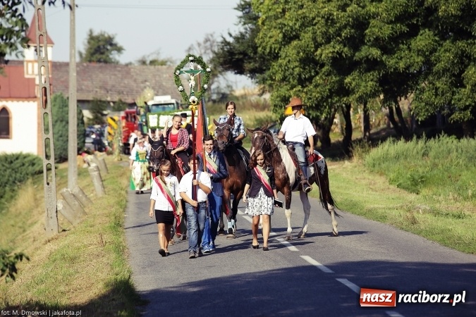 Zdjęcie w galerii na portalu naszraciborz.pl: Dożynki 2015 - parafia Łubowice świętuje w Brzeźnicy wiadomości z regionu