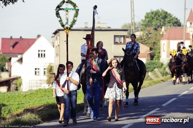 Zdjęcie w galerii na portalu naszraciborz.pl: Dożynki 2015 - parafia Łubowice świętuje w Brzeźnicy wiadomości z regionu