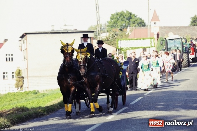 Zdjęcie w galerii na portalu naszraciborz.pl: Dożynki 2015 - parafia Łubowice świętuje w Brzeźnicy wiadomości z regionu