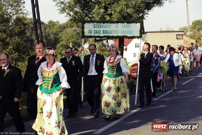 Zdjęcie w galerii na portalu naszraciborz.pl: Dożynki 2015 - parafia Łubowice świętuje w Brzeźnicy wiadomości z regionu