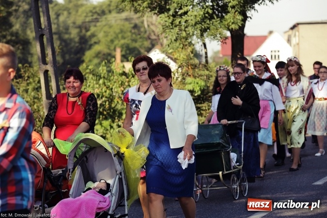 Zdjęcie w galerii na portalu naszraciborz.pl: Dożynki 2015 - parafia Łubowice świętuje w Brzeźnicy wiadomości z regionu