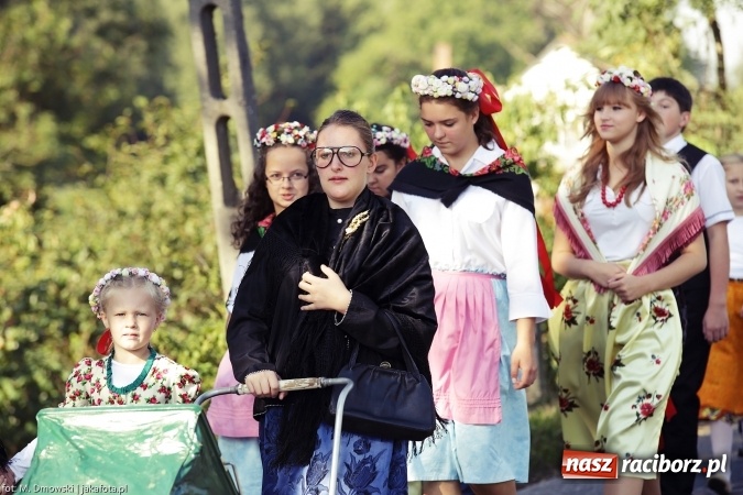 Zdjęcie w galerii na portalu naszraciborz.pl: Dożynki 2015 - parafia Łubowice świętuje w Brzeźnicy wiadomości z regionu