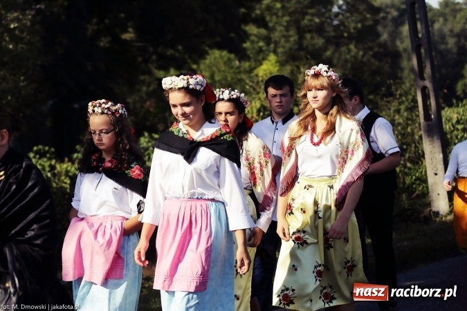 Zdjęcie w galerii na portalu naszraciborz.pl: Dożynki 2015 - parafia Łubowice świętuje w Brzeźnicy wiadomości z regionu