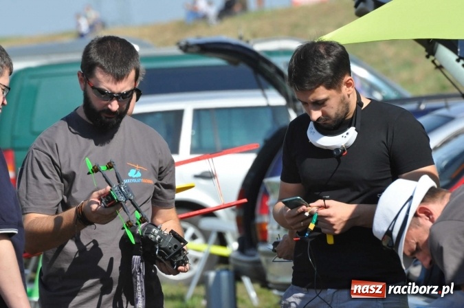 Zdjęcie w galerii na portalu naszraciborz.pl: Raciborskie Air-Show nad Ulgą wiadomości z regionu