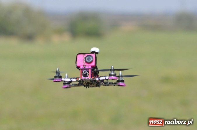 Zdjęcie w galerii na portalu naszraciborz.pl: Raciborskie Air-Show nad Ulgą wiadomości z regionu