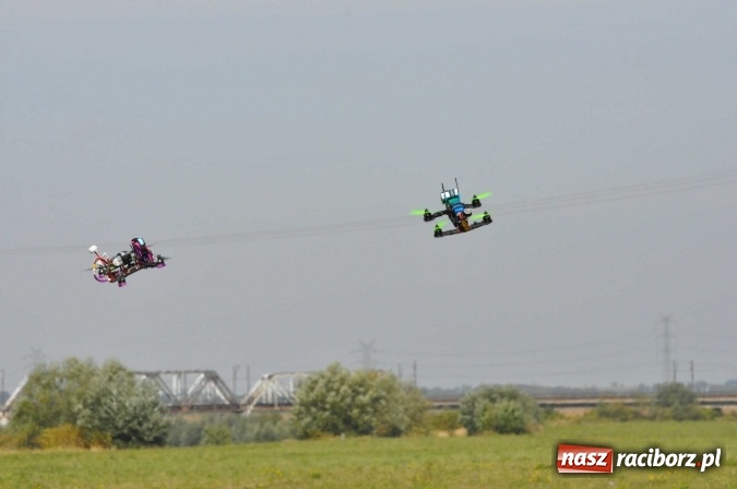 Zdjęcie w galerii na portalu naszraciborz.pl: Raciborskie Air-Show nad Ulgą wiadomości z regionu