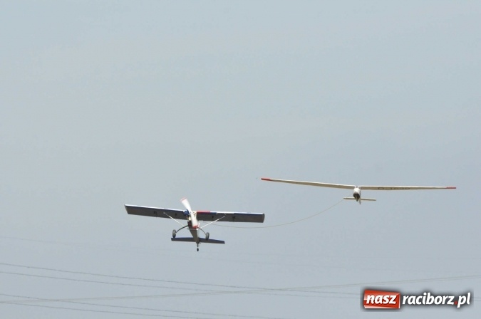 Zdjęcie w galerii na portalu naszraciborz.pl: Raciborskie Air-Show nad Ulgą wiadomości z regionu