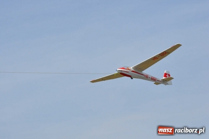 Zdjęcie w galerii na portalu naszraciborz.pl: Raciborskie Air-Show nad Ulgą wiadomości z regionu