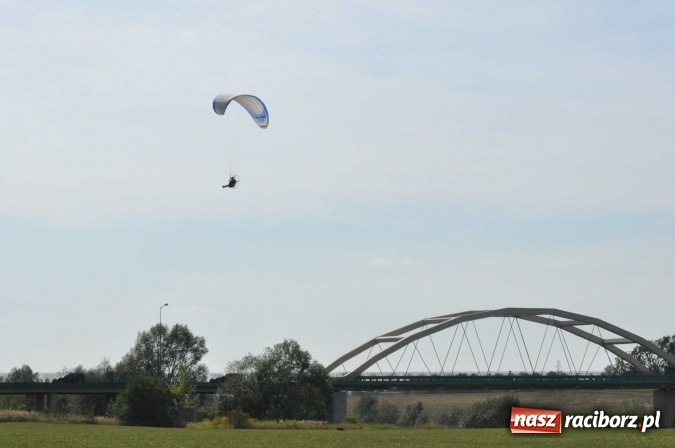 Zdjęcie w galerii na portalu naszraciborz.pl: Raciborskie Air-Show nad Ulgą wiadomości z regionu