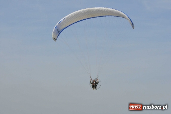 Zdjęcie w galerii na portalu naszraciborz.pl: Raciborskie Air-Show nad Ulgą wiadomości z regionu