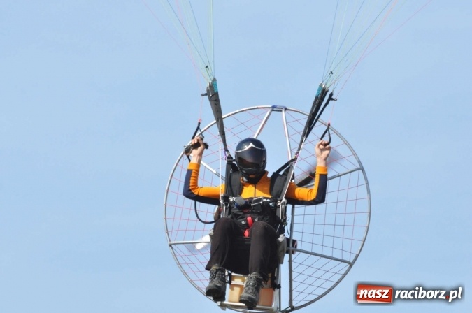 Zdjęcie w galerii na portalu naszraciborz.pl: Raciborskie Air-Show nad Ulgą wiadomości z regionu