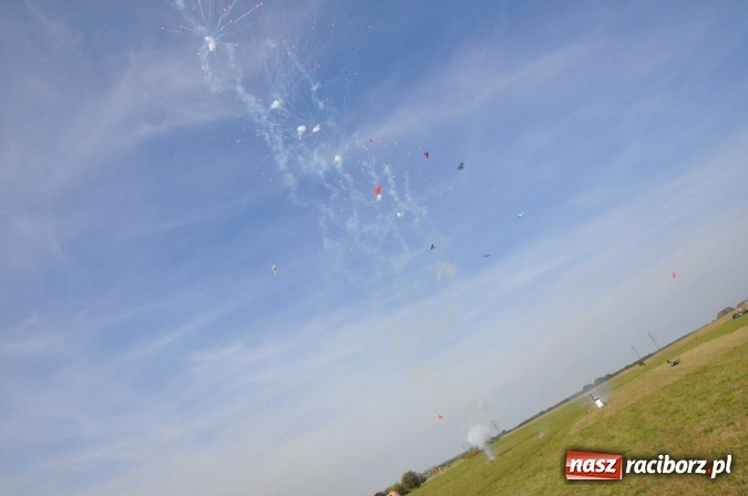 Zdjęcie w galerii na portalu naszraciborz.pl: Raciborskie Air-Show nad Ulgą wiadomości z regionu