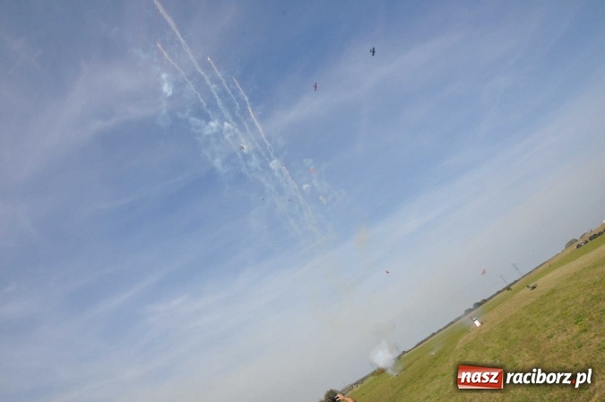 Zdjęcie w galerii na portalu naszraciborz.pl: Raciborskie Air-Show nad Ulgą wiadomości z regionu