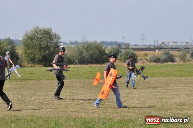 Zdjęcie w galerii na portalu naszraciborz.pl: Raciborskie Air-Show nad Ulgą wiadomości z regionu