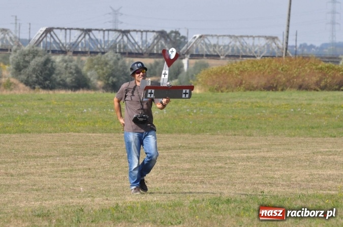 Zdjęcie w galerii na portalu naszraciborz.pl: Raciborskie Air-Show nad Ulgą wiadomości z regionu