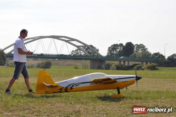 Zdjęcie w galerii na portalu naszraciborz.pl: Raciborskie Air-Show nad Ulgą wiadomości z regionu