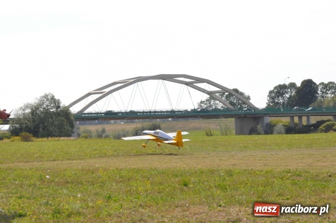Zdjęcie w galerii na portalu naszraciborz.pl: Raciborskie Air-Show nad Ulgą wiadomości z regionu