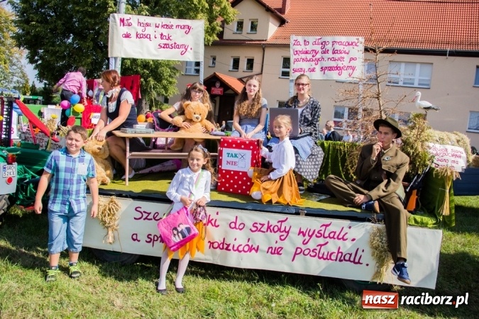 Zdjęcie w galerii na portalu naszraciborz.pl: Dożynki 2015 - złoty pociąg w Samborowicach wiadomości z regionu