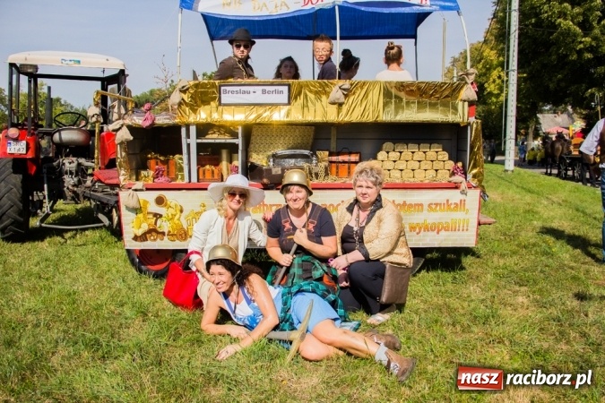 Zdjęcie w galerii na portalu naszraciborz.pl: Dożynki 2015 - złoty pociąg w Samborowicach wiadomości z regionu