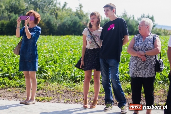 Zdjęcie w galerii na portalu naszraciborz.pl: Dożynki 2015 - złoty pociąg w Samborowicach wiadomości z regionu