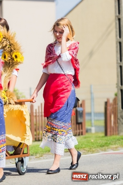 Zdjęcie w galerii na portalu naszraciborz.pl: Dożynki 2015 - złoty pociąg w Samborowicach wiadomości z regionu