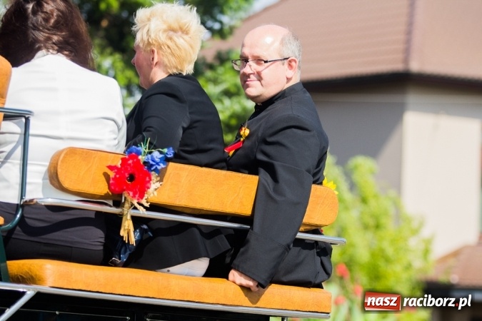 Zdjęcie w galerii na portalu naszraciborz.pl: Dożynki 2015 - złoty pociąg w Samborowicach wiadomości z regionu