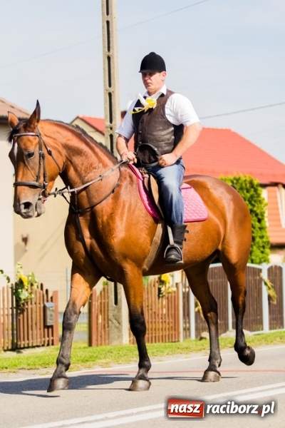 Zdjęcie w galerii na portalu naszraciborz.pl: Dożynki 2015 - złoty pociąg w Samborowicach wiadomości z regionu