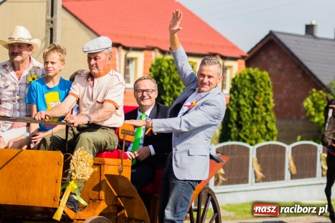 Zdjęcie w galerii na portalu naszraciborz.pl: Dożynki 2015 - złoty pociąg w Samborowicach wiadomości z regionu