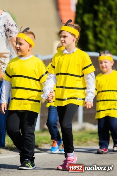 Zdjęcie w galerii na portalu naszraciborz.pl: Dożynki 2015 - złoty pociąg w Samborowicach wiadomości z regionu