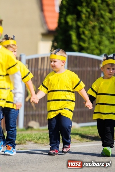 Zdjęcie w galerii na portalu naszraciborz.pl: Dożynki 2015 - złoty pociąg w Samborowicach wiadomości z regionu