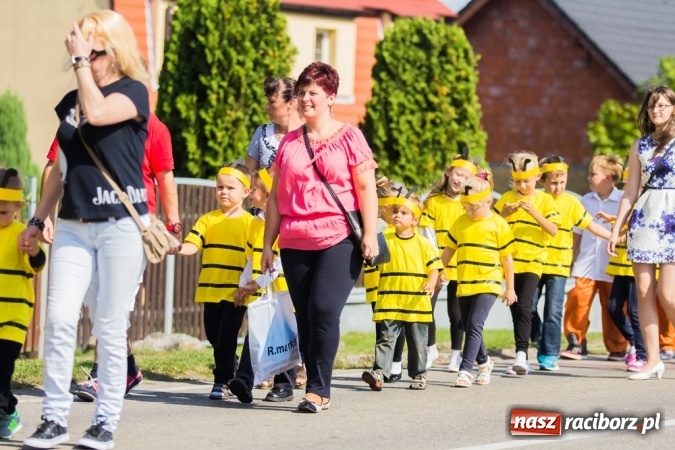 Zdjęcie w galerii na portalu naszraciborz.pl: Dożynki 2015 - złoty pociąg w Samborowicach wiadomości z regionu