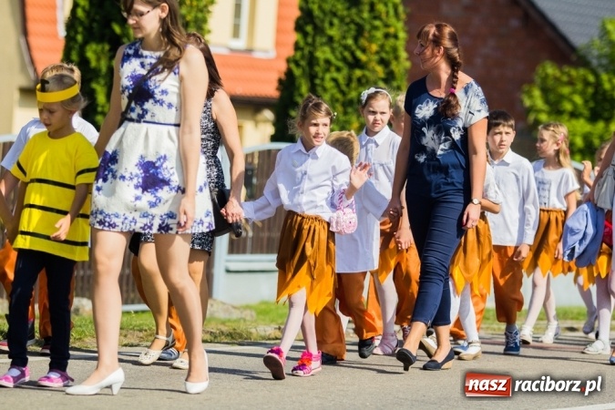 Zdjęcie w galerii na portalu naszraciborz.pl: Dożynki 2015 - złoty pociąg w Samborowicach wiadomości z regionu