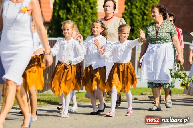 Zdjęcie w galerii na portalu naszraciborz.pl: Dożynki 2015 - złoty pociąg w Samborowicach wiadomości z regionu
