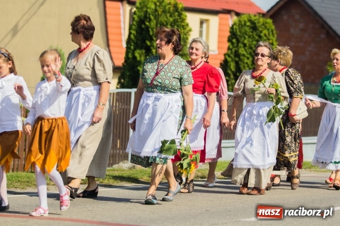 Zdjęcie w galerii na portalu naszraciborz.pl: Dożynki 2015 - złoty pociąg w Samborowicach wiadomości z regionu