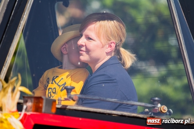 Zdjęcie w galerii na portalu naszraciborz.pl: Dożynki 2015 - złoty pociąg w Samborowicach wiadomości z regionu