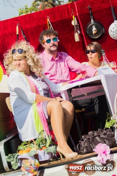 Zdjęcie w galerii na portalu naszraciborz.pl: Dożynki 2015 - złoty pociąg w Samborowicach wiadomości z regionu